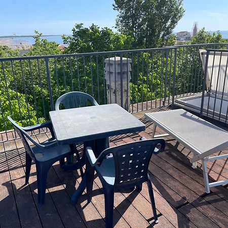 Reverso - Alloggi Con Solarium Vista Mare Caorle Eksteriør billede